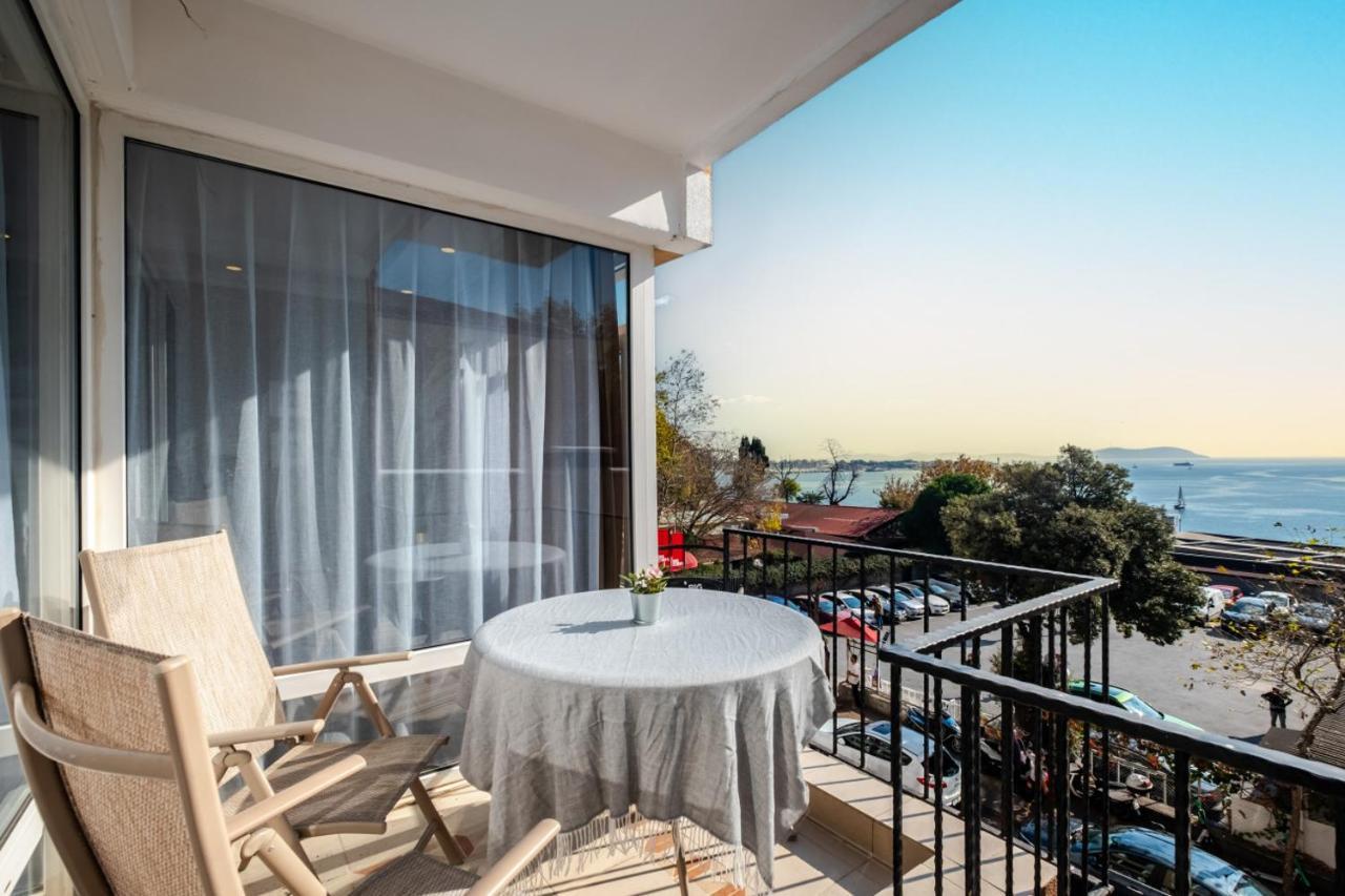 Chic Flat With Balcony Near Moda Shore Isztambul Kültér fotó